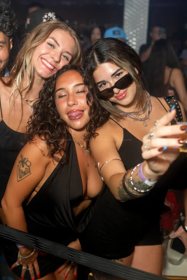 Ki Club nightlife photograph, Ala Moana, Honolulu